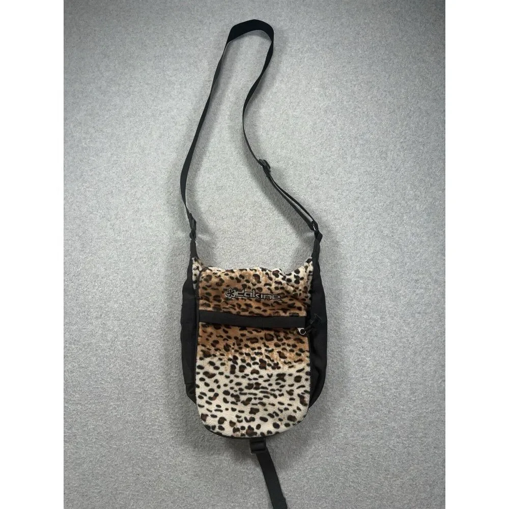 DAKINE Leopard‎ prin Fuzzy Crossbody Bag Purse Multi Pockets Adjustable Strap